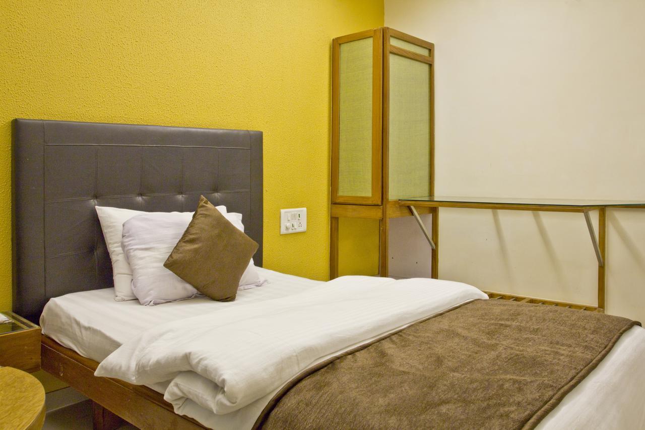 Hotel Executive Surat Exteriör bild